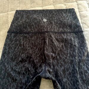 Lululemon black and gray printed leggings, size 4, excellent condition